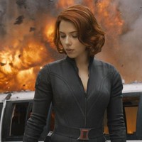 Scarlett Johansson sebagai Black Widow hadir di film perdana para superhero Avengers, The Avengers pada 2012. Kali ini penampilannya sedikit berubah, rambutnya dipotong menjadi bob ikal. Namun ciri khas rambut merah tak ditinggalkannya. Foto: Dok. Marvel Studios