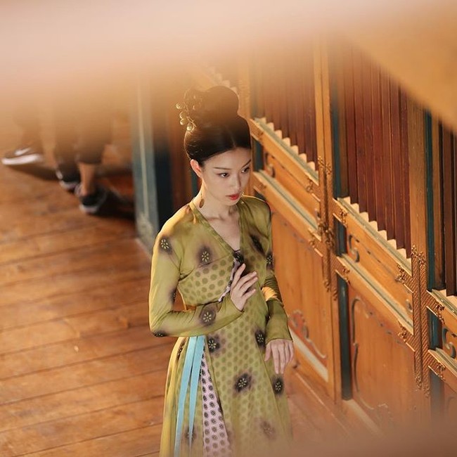 Ni Ni yang meraih popularitas melalui film The Flowers of War itu akan membintangi sejumlah film pada 2019 hingga 2020 nanti. Di antaranya film Savages dan adu akting dengan Andy Lau dalam layar lebar berjudul Shock Wave 2. Foto: Instagram @captainmiao