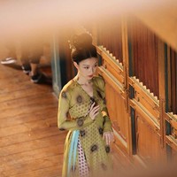 Ni Ni yang meraih popularitas melalui film The Flowers of War itu akan membintangi sejumlah film pada 2019 hingga 2020 nanti. Di antaranya film Savages dan adu akting dengan Andy Lau dalam layar lebar berjudul Shock Wave 2. Foto: Instagram @captainmiao