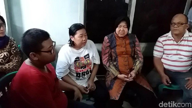 Kunjungi Keluarga Petugas KPPS yang Meninggal, Risma Disambut Haru Kunjungi Keluarga Petugas KPPS yang Meninggal, Risma Disambut Haru