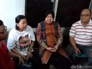 Video: Raut Duka Keluarga KPPS yang Meninggal saat Dikunjungi Risma