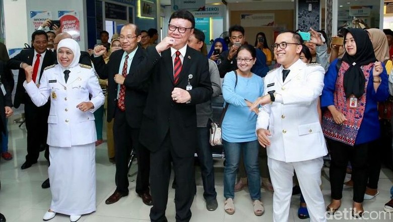 Saat Mendagri Ikut Senam Bareng di Mal Pelayanan Publik Banyuwangi Saat Mendagri Ikut Senam Bareng di Mal Pelayanan Publik Banyuwangi