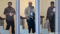 Para saksi bersiap menjalani pemeriksaan. Sebelumnya KPK telah menetapkan Sofyan Basir sebagai tersangka karena diduga membantu mantan anggota DPR Eni Maulani Saragih mendapatkan suap dari pengusaha Johanes Budisutrisno Kotjo. 