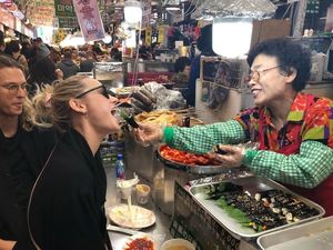 Captain Marvel Brie Larson Pamer Momen Kulineran Seru di Korea