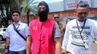 Polisi menangkap Ramyadjie setelah menyelidiki laporan dari pihak bank yang menjadi korban pembobolan rekening. Modus pembobolan rekening yang dilakukan Ramyadjie adalah dengan skimming.