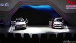 Model Cantik dan Mobil Anyar Wuling