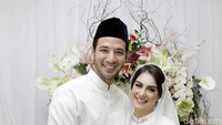Di pengajian tersebut keduanya kompak memakai baju serba putih. Foto: Ismail/detikFoto
