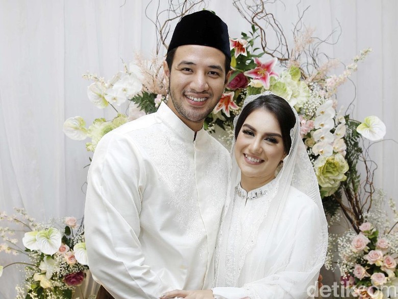 Foto: Ammar Zoni dan Irish Bella (Ismail/detikFoto) Foto: Ammar Zoni dan Irish Bella (Ismail/detikFoto)