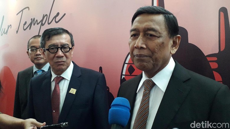 Wiranto: Tim Asistensi Tak Nguping Semua Pembicaraan, Hanya Bantu Analisis Wiranto: Tim Asistensi Tak Nguping Semua Pembicaraan, Hanya Bantu Analisis
