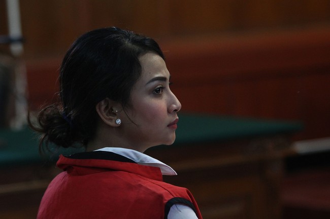Tidak lama setelah pacaran dengan Bibi, Vanessa Angel ditangkap polisi pada Januari 2019. Vanessa terjerat kasus prostitusi. Saat sang kekasih terlibat kasus tersebut, Bibi ternyata tak meninggalkannya. Foto: ANTARA FOTO/Moch Asim