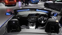 Z4 versi itu mampu berakselerasi dari 0-100 km/jam dalam 5,4 detik sebelum menyentuh kecepatan tertinggi yang dibatasi sampai 250 km/jam.