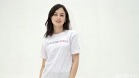 Kimberly tampil dengan kaus putih dan celana hitam panjang. Pool/Ismail/detikFoto.