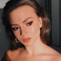 Polina diketahui berasal dari St. Petersburg. Dia kerap mengunggah video aksinya menari dengan gaya seksi. Daily Mail menyebut Polina seorang go-go dancer atau penari yang bekerja di klub malam atau tempat lain yang memainkan musik. Foto: Instagram @polinaglen