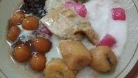 Nyaris semua jenis bubur bisa jadi isian bubur kampiun. Ditambah biji delima pun bubur jadi mantap. Foto : Instagram @kreasi_dapursayang