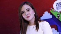 Shandy Aulia saat ditemui di kawasan Cipete, Jakarta Selatan pada Rabu (24/4). Pool/Palevi S/detikFoto.