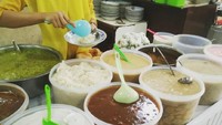 Ini beragam bubur untuk bubur kampiun di Bopet Mini. Tinggal pilih yang Anda suka, bubur hangat tersedia. Foto : Instagram @emirda.ekadeanita