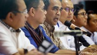Mereka juga meminta KPU untuk menjaga suara rakyat yang telah disalurkan pada saat pencoblosan.