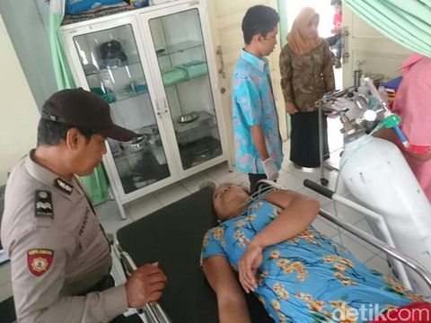 Sunarsih (42) terbaring/istimewa