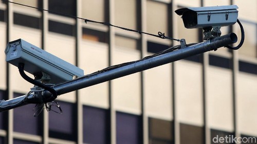 Dirlantas Polda Metro Jaya Kombes Pol Yusuf beserta jajaran melakukan sosialiasasi pengembangan sistem ETLE (Elektronic Traffic Law Enforcement) atau tilang elektronik di Sarinah, Thamrin, Jakarta, Kamis (25/4/2019).