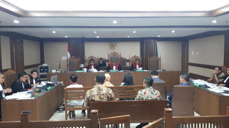 Kabiro Hukum Kemenpora Akui Terima Uang Rp 45 Juta dari Sekjen KONI Kabiro Hukum Kemenpora Akui Terima Uang Rp 45 Juta dari Sekjen KONI