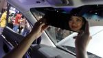 Model Cantik dan Mobil Anyar Wuling