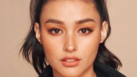 Starmometer melakukan poling terhadap wanita tercantik di dunia dikalangan artis. Peringkat pertama diraih oleh Liza Soberano, model asal Filipina. (lizasoberano/Instagram)