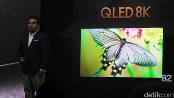 Samsung Q900R menjadi nama seri televisi QLED 8K yang dibawa Samsung. (Foto: Rifkianto Nugroho/detikINET)