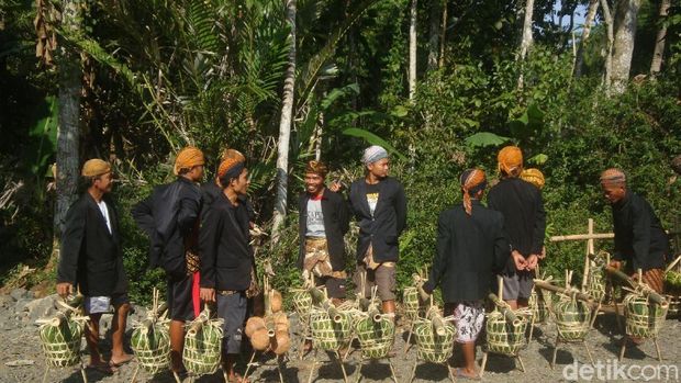 'Laku Lampah' Masyarakat Adat Bonokeling sambut Ramadan, Banyumas.