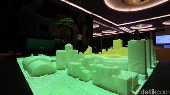 Saat ini pemerintah melalui Kementerian Komunikasi dan Informatika (Kominfo) sedang berupaya untuk membebaskan spektrum mid-band seperti 2,6 atau 2,5 GHz agar bisa tersedia dan digunakan untuk 5G.