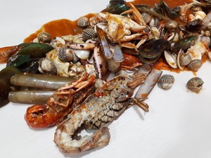 Louisiana Style Hadirkan Sensasi Santap Seafood Pakai Tangan