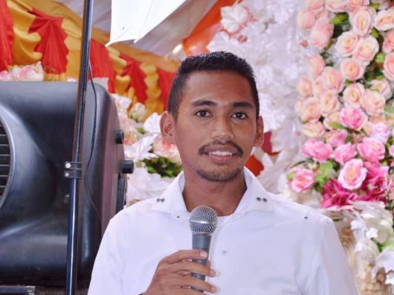 Kalahkan Ketua DPC PD, Tukang Galon di Muna Barat Lolos Jadi Anggota DPRD Kalahkan Ketua DPC PD, Tukang Galon di Muna Barat Lolos Jadi Anggota DPRD