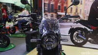 Benelli TRK 502 X dibekali mesin 4 tak 499,6 cc 2 silinder, berpendingin cairan dengan klaim tenaga puncak 35 kW di 8.500 rpm dan torsi 46 Nm di 6.000 rpm.