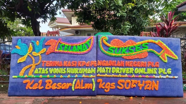 Vonis Mati 2 Pembunuh Sopir Taksi Online, PN Palembang Dikirimi Bunga Vonis Mati 2 Pembunuh Sopir Taksi Online, PN Palembang Dikirimi Bunga