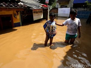 Banjir Menggenang Kelurahan Balekambang Jaktim