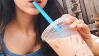 Emma juga suka dengan minuman asal Taiwan yang  tengah hits ini. Apalagi kalau bukan bubble tea. Foto: Instagram emmafuhrmann