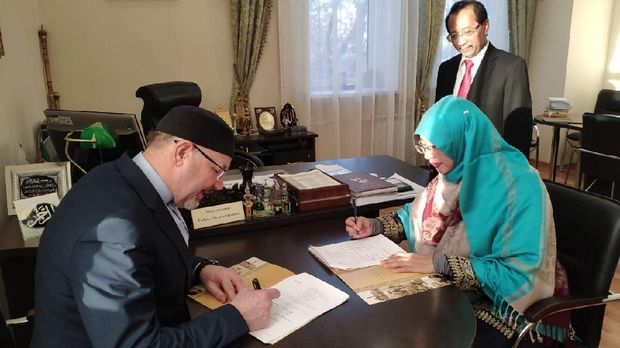 Penandatanganan MoU kerja sama antara STEI Tazkia Bogor dengan Universitas Islam Rusia (RIU) di Kazan (24/4).