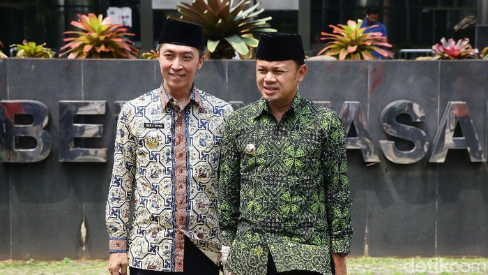 Wali Kota Bogor Bima Arya mendatangi kantor KPK, Jumat (26/4/2019). Bima ditemani wakilnya, Dedie A Rachim, serta jajaran Pemerintah Kota Bogor.