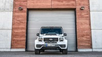 Mercedes-Benz G-Class selama ini dikenal sebagai mobil pengawal kepresidenan. Mobil biasanya berkelir hitam. Tapi bagaimana kalau mobil pengawal Presiden berkelir putih? Foto: Pool (Autoevolution)