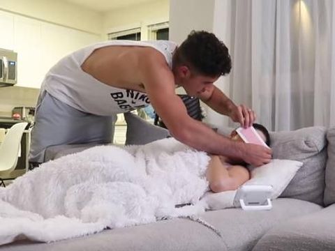 Viral Video Suami Tempel Plester Wax ke Alis Istri, Ini yang Terjadi