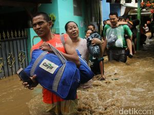 Jakarta Banjir, PDIP DKI: Bawahan Anies Bimbang Terjemahkan Naturalisasi