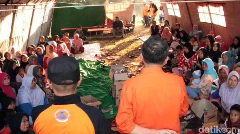 Pergerakan Tanah di Sukabumi, 144 Orang Mengungsi Pergerakan Tanah di Sukabumi, 144 Orang Mengungsi