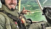 Ternyata, Mussa bukanlah satu-satunya simpanse yang diselamatkan Anthony. Dia sering terbang membawa hewan liar dan memantaunya dari ketinggian. (anthonycaere/Instagram)