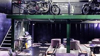 TOKB Cafe, kafe bertema militer di Petaling Jaya ini tidak hanya berisi deretan meja dan bangku. Namun juga momorabilia perang yang antik seperti model pesawat. Sajian spesial di sini adalah Nasi Kerabu dan Nasi Lemak dengan Ayam Masak Merah. Foto: @joycesharyn