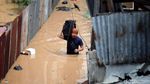 Banjir di Cililitan Nyaris Capai Atap Rumah