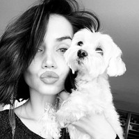 Sebuah serial latin berjudul Una rosa de Francia pada 2006 menjadi debutnya di dunia akting. Lalu saat berusia 18 tahun, ia hijrah ke Spanyol, negara asal ibunya. Di sana, Ana tetap berkating dengan membintangi sejumlah serial. Salah satunya ‘El Internado’, tentang kehidupan anak sekolah yang tinggal di asrama. Foto: Dok. Instagram/ana_d_armas