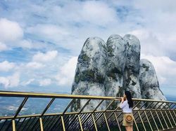 Potret Jembatan Emas Vietnam yang Mengagumkan