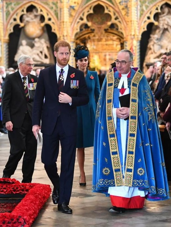 Kabarnya, pada awalnya hanya Kate Middleton yang hadir di acara tersebut. Namun rupanya, Pangeran Harry bisa menghadiri acara penting tersebut. Ini menjadi penanda bahwa sang istri Meghan Markle belum melahirkan.  Foto: dok. Getty Images