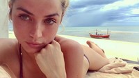 Banyak yang memuji dan jatuh hati pada bentuk tubuh aktris dan model berusia 30 tahun itu. Dok. Instagram/ana_d_armas