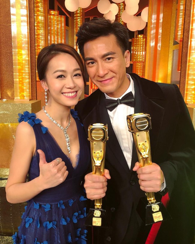 Runner-up pertama Miss Hong Kong 2012 ini sebelumnya tertangkap kamera di dalam mobil tengah berciuman dan memeluk Andy Hui di dalam mobil saat perjalanan dari Tai Hang, Causeway Bay menuju Lei Yue Mun, Hong Kong. Saat itu, Jacqueline juga diketahui telah membina hubungan asmara yang cukup lama dengan aktor bernama Kenneth Ma. Foto: Weibo