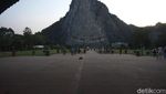 Thailand Punya Tebing dengan Gambar Buddha Raksasa